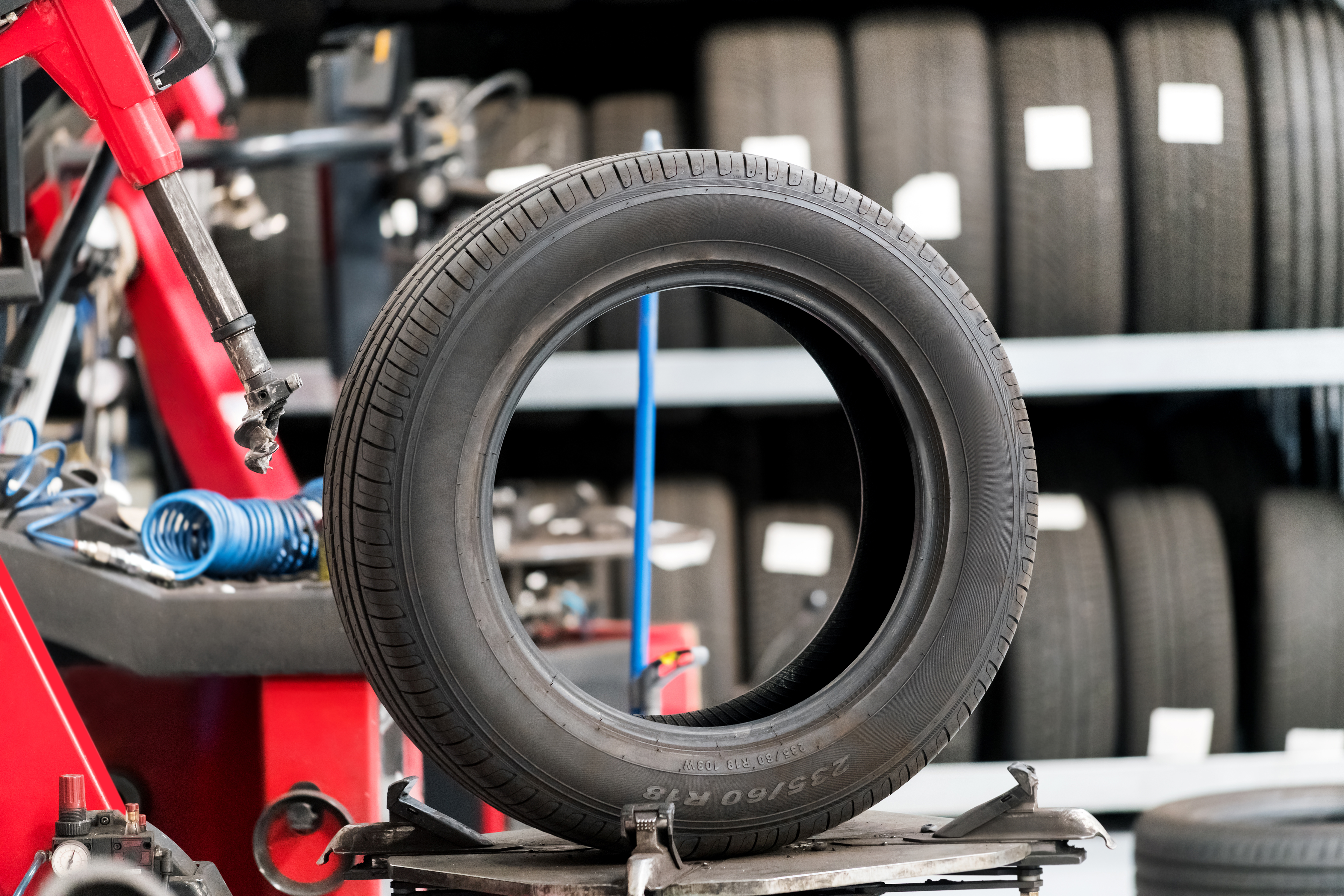 Tire service workbench