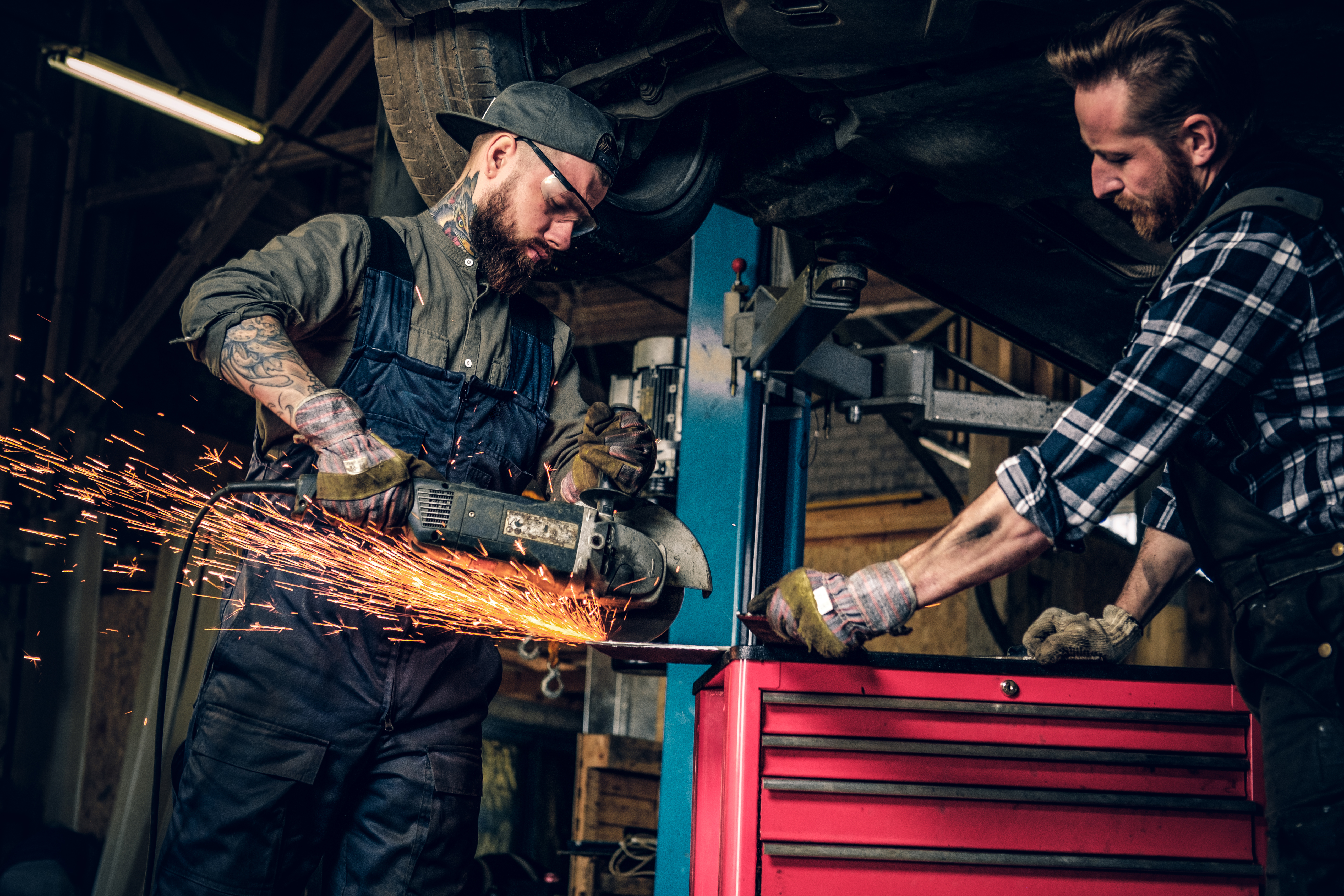 Mechanics with angle grinder